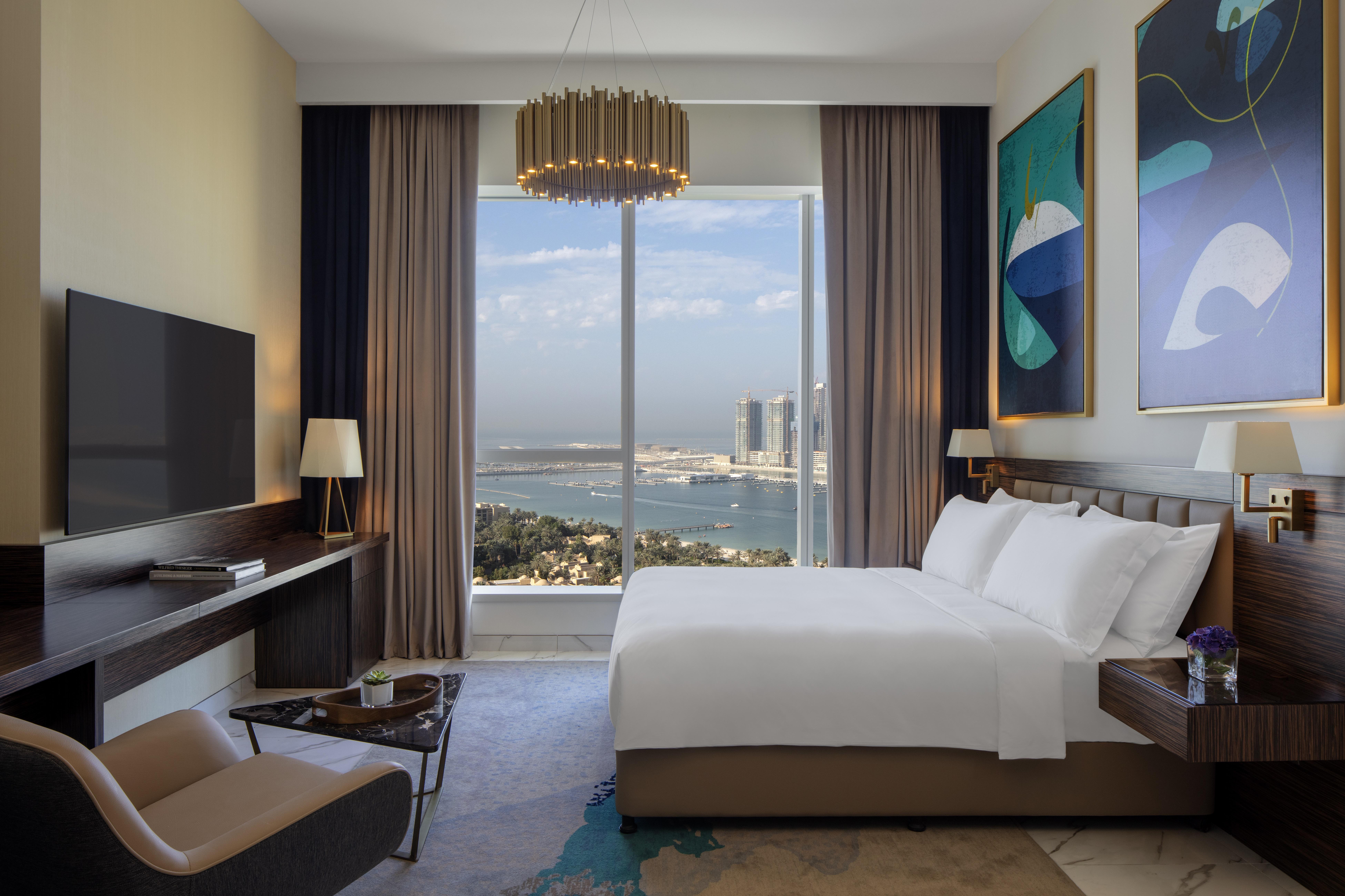 Avani Plus Palm View Dubai Hotel & Suites Exterior photo