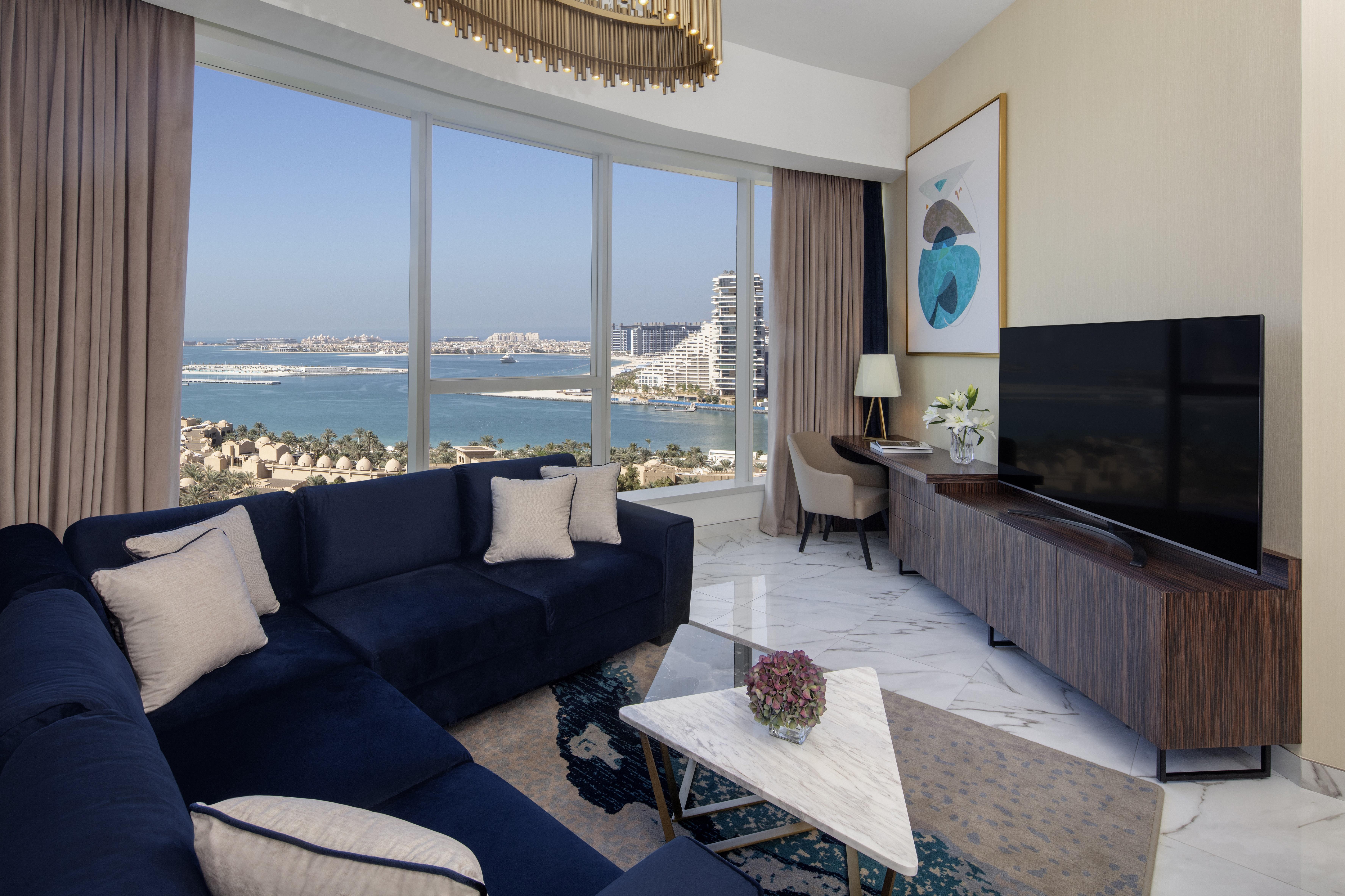 Avani Plus Palm View Dubai Hotel & Suites Exterior photo Living room